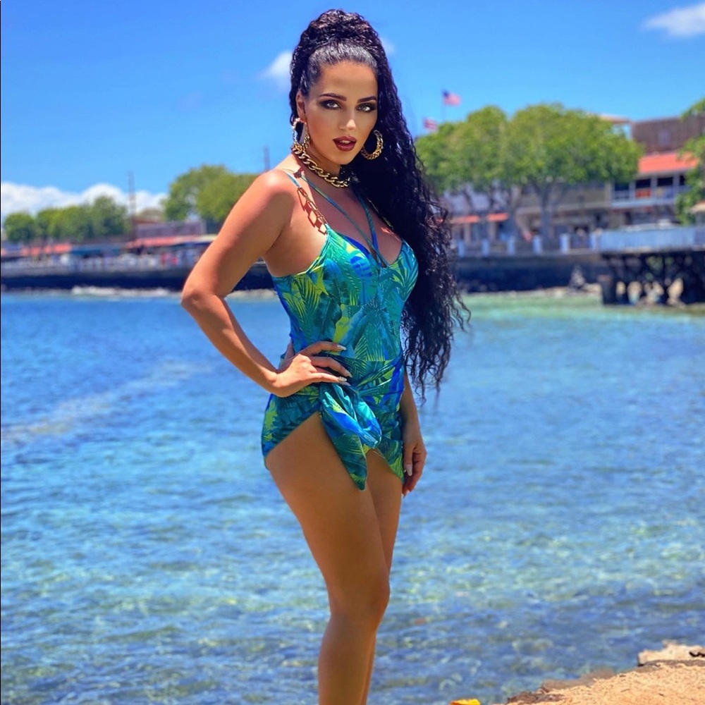 Brand “Totatoop” / Two Peace Swimsuit / Size M /